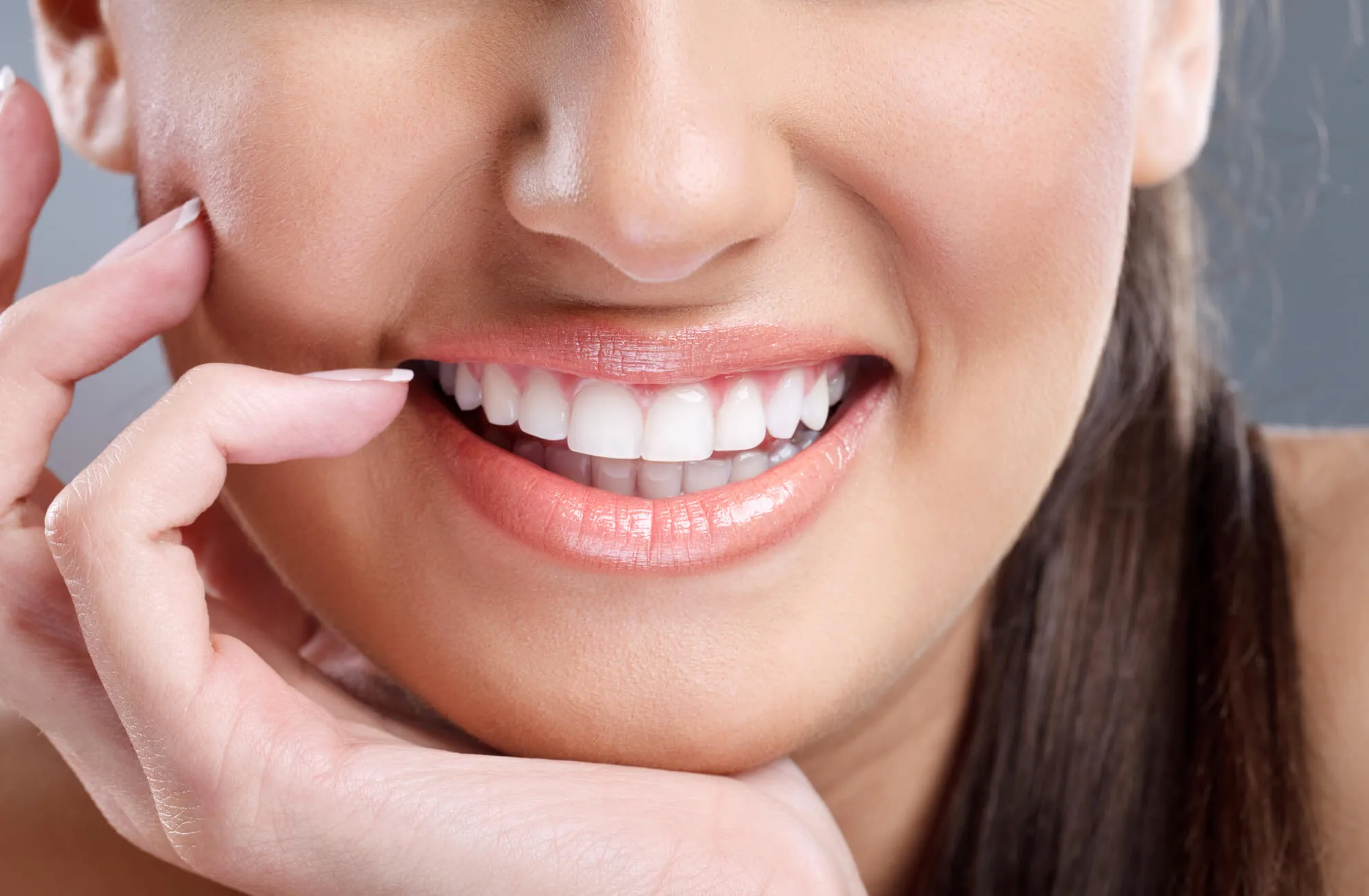 woman with good oral hygiene smiling